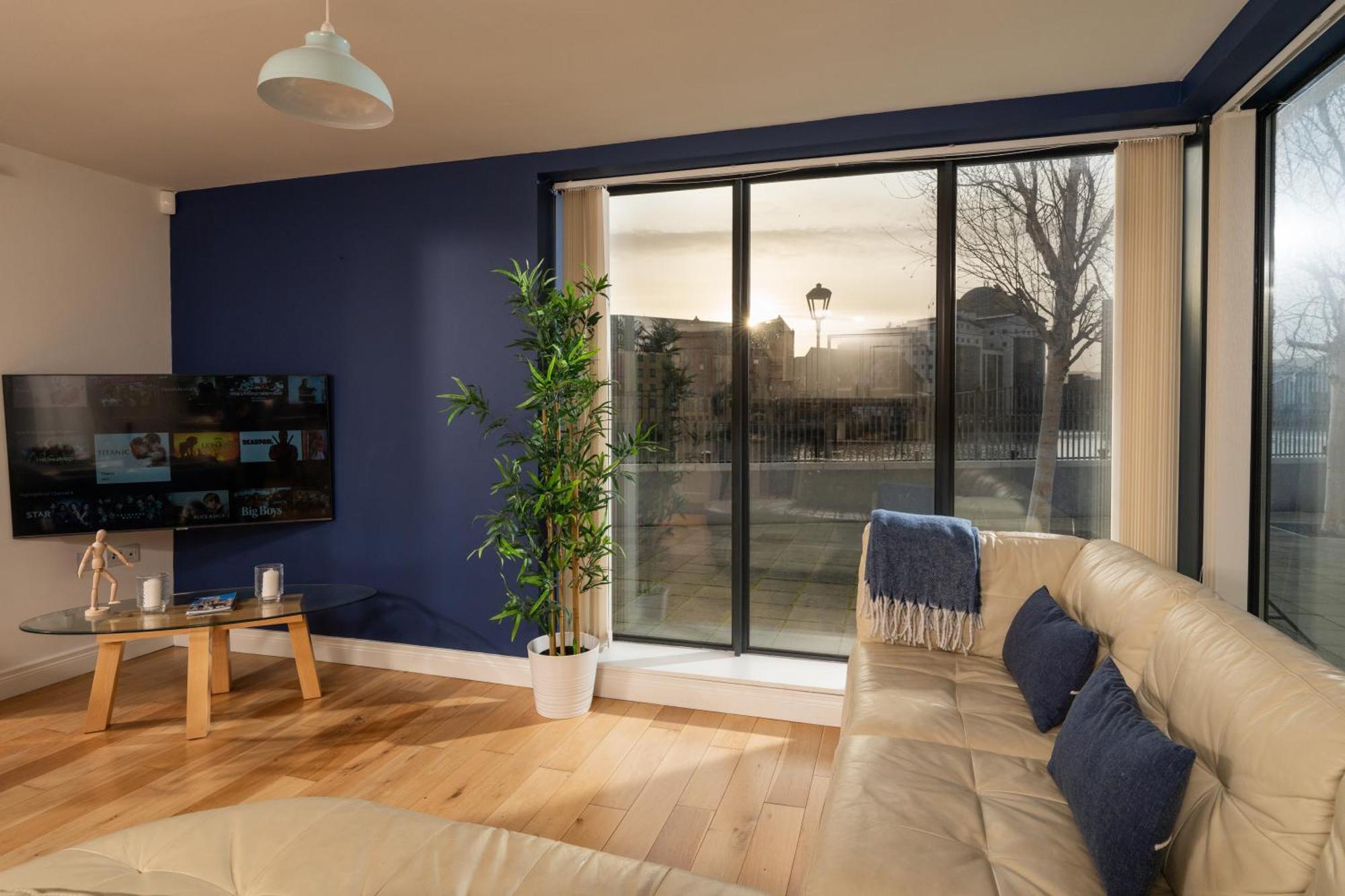 River Side Apartment, City Centre - Beautiful View And Free Parking! Μπέλφαστ Εξωτερικό φωτογραφία